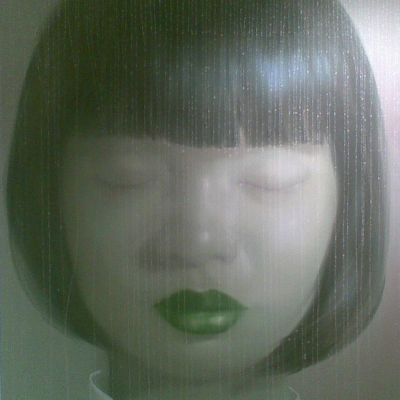 GIRL WITH GREEN LIP PAINT 140x140